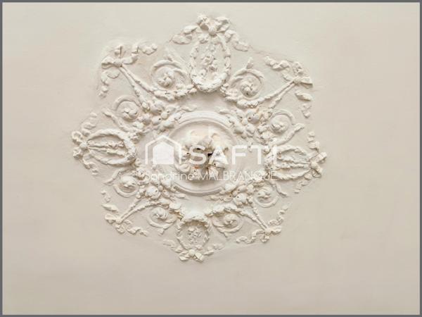 Maison bourgeoise semi individuelle 4 voir 5 chambres