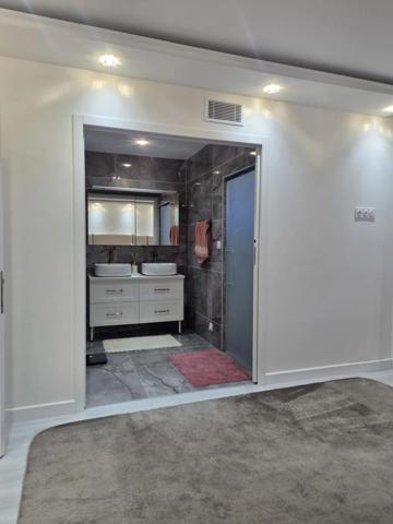 ✨ SOMPTUEUSE VILLA CONTEMPORAINE — ÉLÉGANCE, LUMIÈRE & ART DE VIVRE