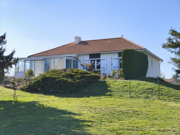 Maison spacieuse de 6 pièces à Bressuire - Confort et calme assurés !