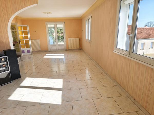 Maison spacieuse de 6 pièces à Bressuire - Confort et calme assurés !