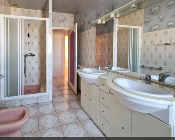 Maison spacieuse de 6 pièces à Bressuire - Confort et calme assurés !