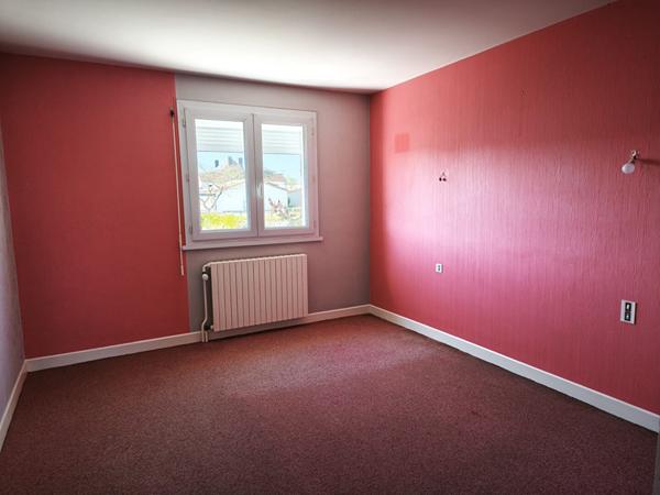 Maison spacieuse de 6 pièces à Bressuire - Confort et calme assurés !