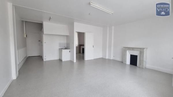 Appartement à louer 2 pièces 43.37m² Saint-Quentin (02100)