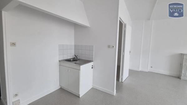 Appartement à louer 2 pièces 43.37m² Saint-Quentin (02100)