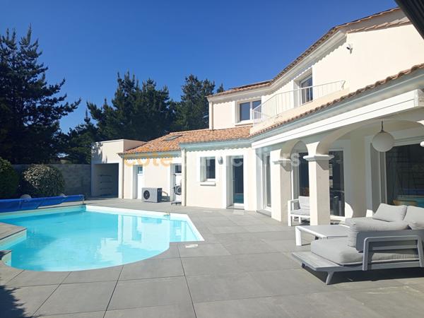 Vente
                Maison d'architecte251 m² - 12 Pièces -
                    LES SABLES D OLONNE (85340)