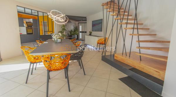 Vente
                Maison d'architecte251 m² - 12 Pièces -
                    LES SABLES D OLONNE (85340)
