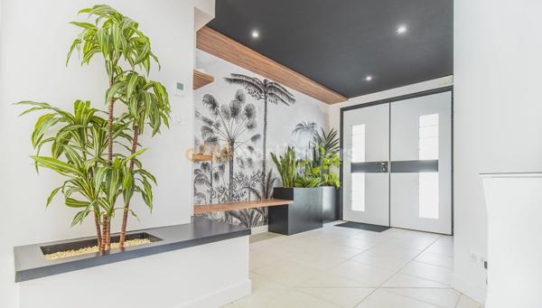 Vente
                Maison d'architecte251 m² - 12 Pièces -
                    LES SABLES D OLONNE (85340)