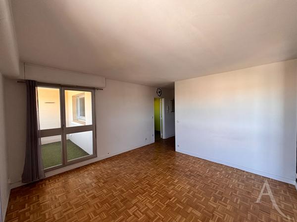 Appartement 2 pièces avec balcon, parking et cave