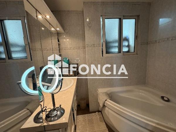 Location Appartement 4 pièces 70.6 m² - 121 AVENUE MICHEL JOURDAN Cannes La Bocca 06150