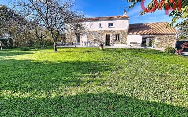 Maison à vendre    9 pièces •  Grosbreuil