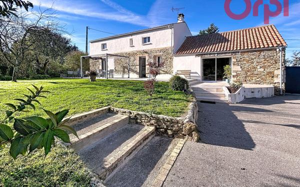 Maison à vendre    9 pièces •  Grosbreuil