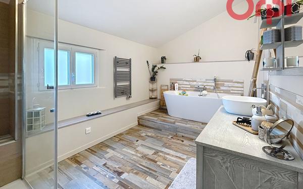 Maison à vendre    9 pièces •  Grosbreuil