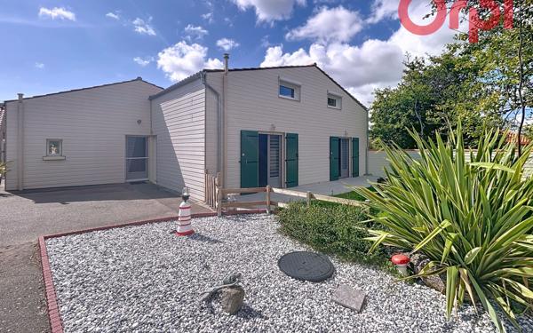 Maison à vendre    9 pièces •  Grosbreuil