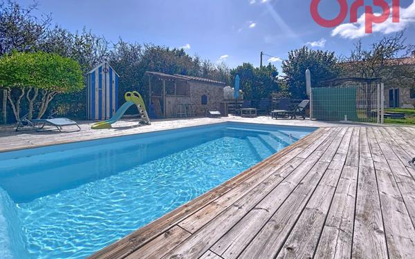 Maison à vendre    9 pièces •  Grosbreuil