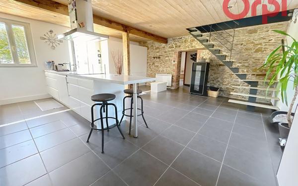 Maison à vendre    9 pièces •  Grosbreuil