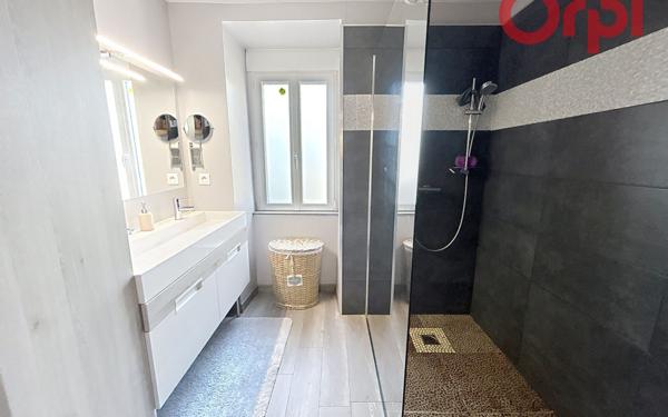 Maison à vendre    9 pièces •  Grosbreuil