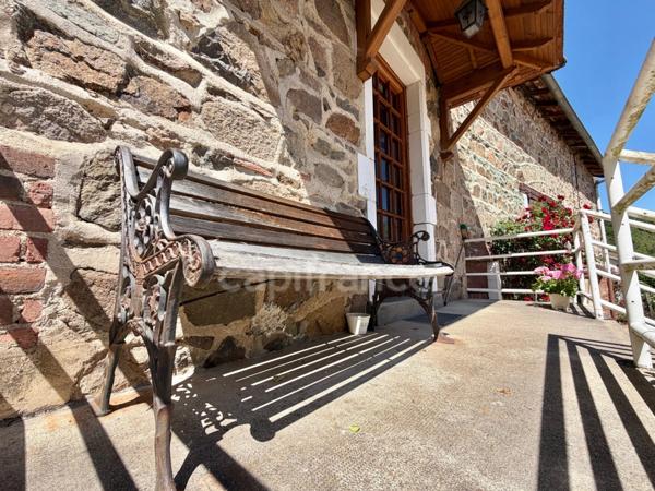 MAISON DE BOURG DE 100 M2, 3 CHAMBRES, TERRAIN ATTENANT DE 371 M2 + 2450 M2 INDÉPENDANT, 200 M2 DE DÉPENDANCES, CAVES, FIBRE OPTIQUE, DOUBLE VITRAGE PVC AVEC VOLETS ROULANTS SOLAIRES, TOUT-À-L'ÉGOUT