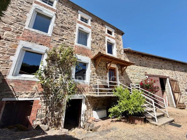 MAISON DE BOURG DE 100 M2, 3 CHAMBRES, TERRAIN ATTENANT DE 371 M2 + 2450 M2 INDÉPENDANT, 200 M2 DE DÉPENDANCES, CAVES, FIBRE OPTIQUE, DOUBLE VITRAGE PVC AVEC VOLETS ROULANTS SOLAIRES, TOUT-À-L'ÉGOUT