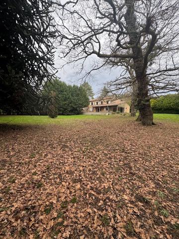 Beau corps de ferme comprenant 3 logements en pleine nature Saissac (11310)