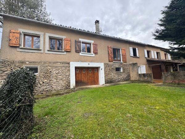 Beau corps de ferme comprenant 3 logements en pleine nature Saissac (11310)