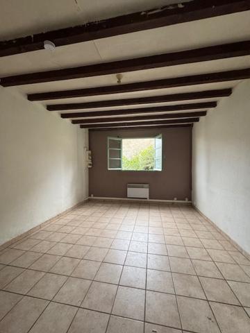 Beau corps de ferme comprenant 3 logements en pleine nature Saissac (11310)