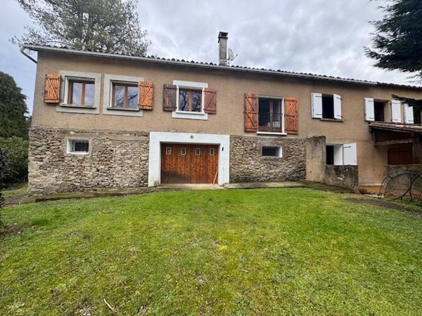 Beau corps de ferme comprenant 3 logements en pleine nature Saissac (11310)