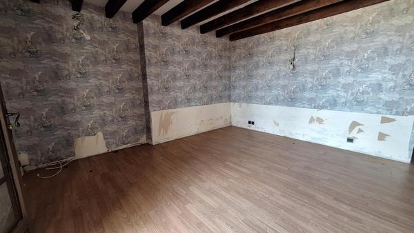 Longère de caractère, dépendances, terrain de 6 700 m²