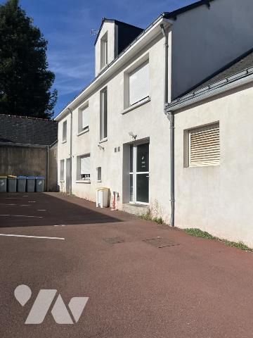 LA CHAPELLE-SUR-ERDRE. Plein centre dans petit immeuble. T2 de 61,70 m² au sol avec Parking. Libre