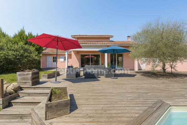 Maison familiale avec grand terrain, piscine et double garage – sur les hauteurs d’Auch