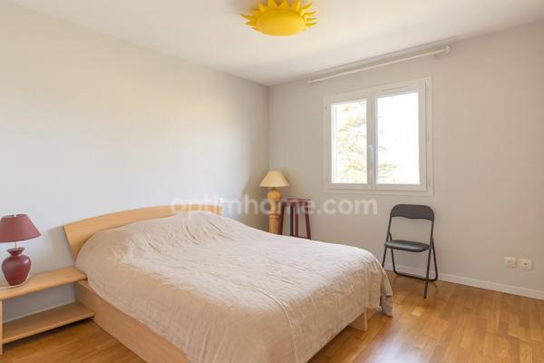 Maison familiale avec grand terrain, piscine et double garage – sur les hauteurs d’Auch