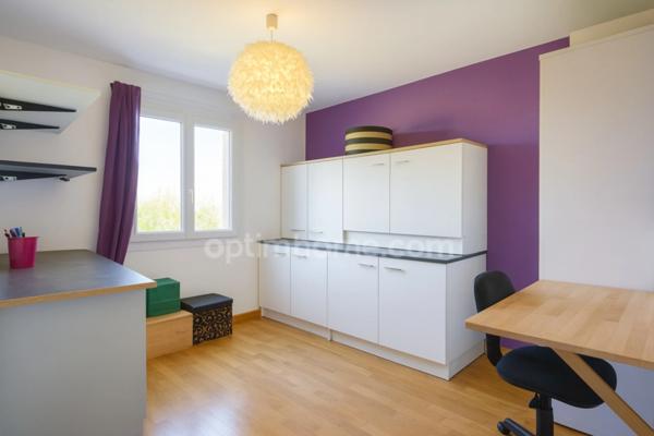 Maison familiale avec grand terrain, piscine et double garage – sur les hauteurs d’Auch