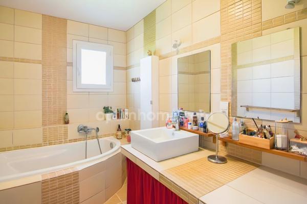 Maison familiale avec grand terrain, piscine et double garage – sur les hauteurs d’Auch