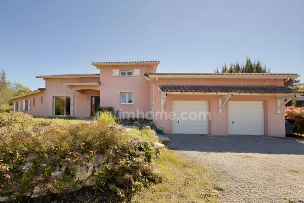 Maison familiale avec grand terrain, piscine et double garage – sur les hauteurs d’Auch