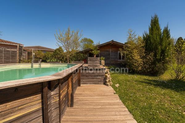 Maison familiale avec grand terrain, piscine et double garage – sur les hauteurs d’Auch