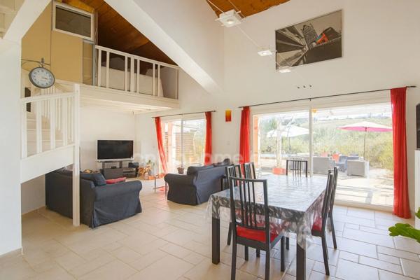 Maison familiale avec grand terrain, piscine et double garage – sur les hauteurs d’Auch