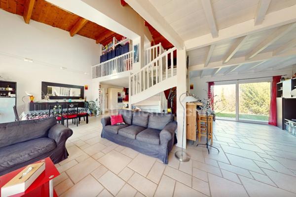 Maison familiale avec grand terrain, piscine et double garage – sur les hauteurs d’Auch