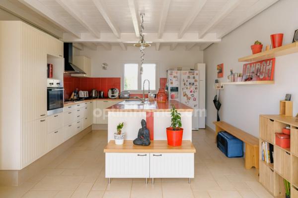 Maison familiale avec grand terrain, piscine et double garage – sur les hauteurs d’Auch