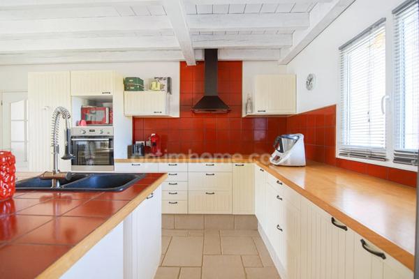 Maison familiale avec grand terrain, piscine et double garage – sur les hauteurs d’Auch