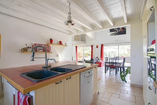 Maison familiale avec grand terrain, piscine et double garage – sur les hauteurs d’Auch