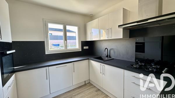 Location maison 6 pièces 137 m² Montamisé