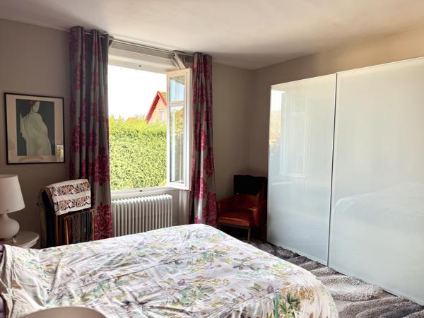 Maison 9 pièces - 320 m²