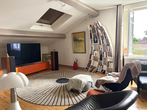 Maison 9 pièces - 320 m²