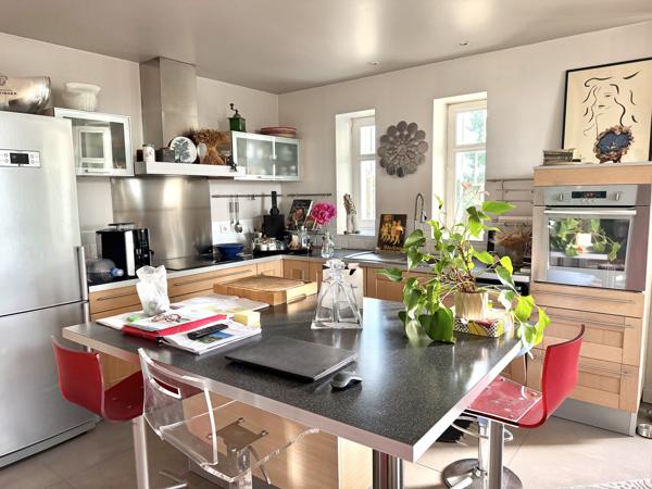 Maison 9 pièces - 320 m²