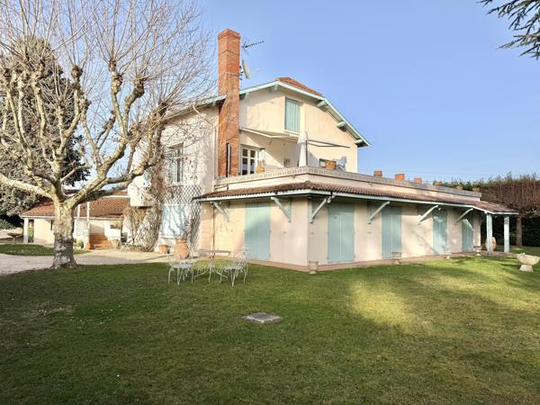 Maison 9 pièces - 320 m²