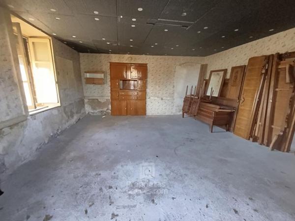 GRANDFONTAINE ? Magnifique Longère en pierre d'environ 210 m2 exploitables en plein coeur de village