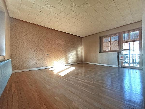 GRANDFONTAINE ? Magnifique Longère en pierre d'environ 210 m2 exploitables en plein coeur de village