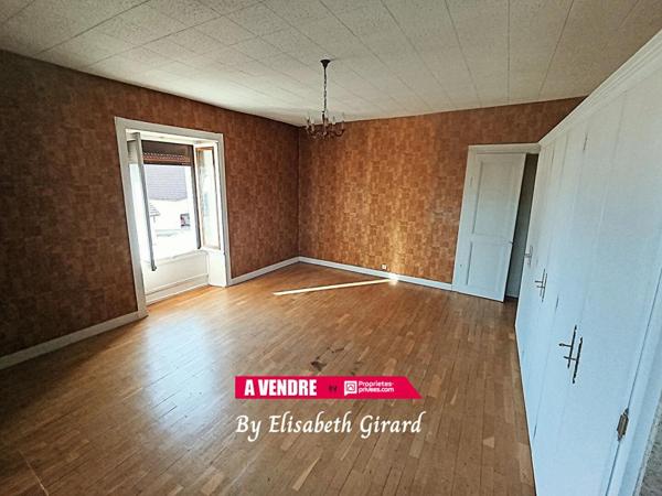 GRANDFONTAINE ? Magnifique Longère en pierre d'environ 210 m2 exploitables en plein coeur de village