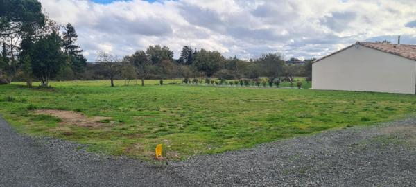 Terrain constructible, libre de constructeur, non viabilisé, Gorges 1161 M² avec 401 M² en zone Uc