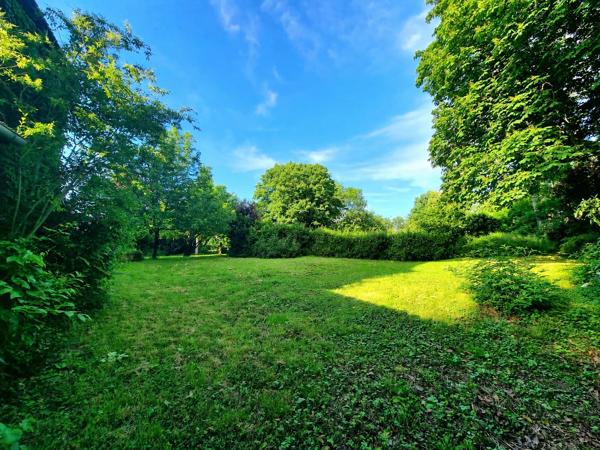 Terrain Constructible en vente à Menville