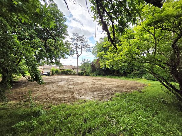 Terrain Constructible en vente à Menville